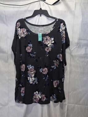 Maurices 2X Floral Scoop Neck Short Sleeve Top - Charcoal w Pink & Blue NWT